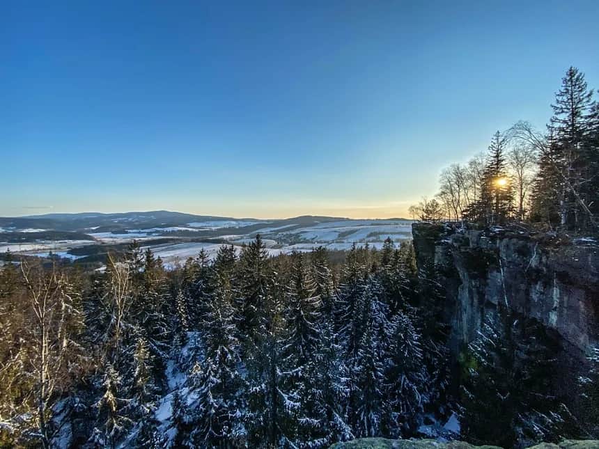 Białe skały i widoki na góry Stołowe w Narożniku | niesamowite zdjęcia i opis