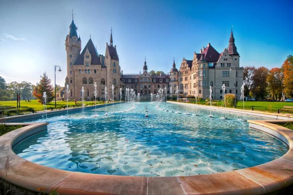 Nie daj się zaskoczyć: ile kosztuje nocleg w zamku w Mosznej?