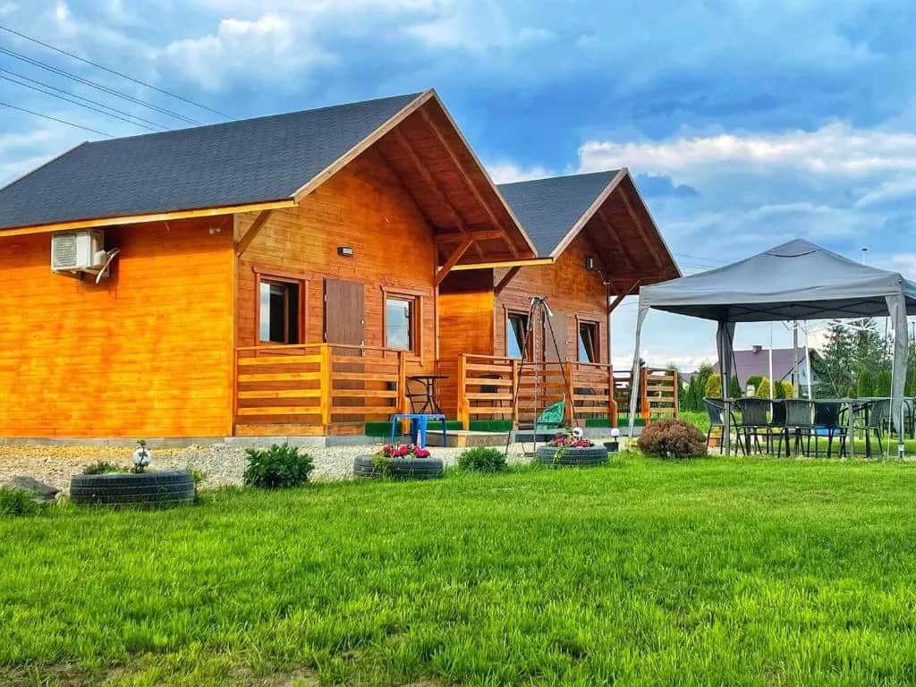 Ile kosztuje nocleg w Energylandii? Ceny, rodzaje i lokalizacje obiektów