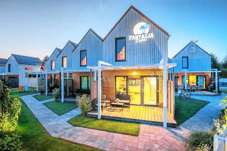 Noclegi Dębki co polecacie? Najlepsze miejsca na urlop nad morzem