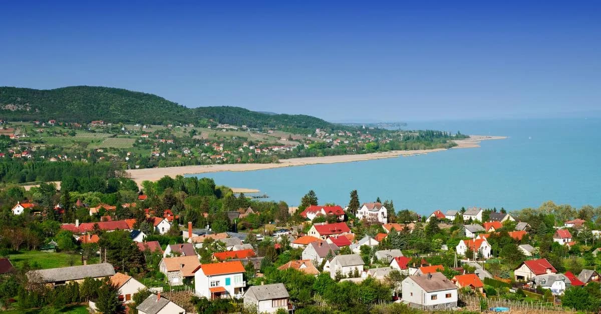 Ile kosztuje nocleg nad Balatonem? Ceny, opinie i najlepsze opcje.