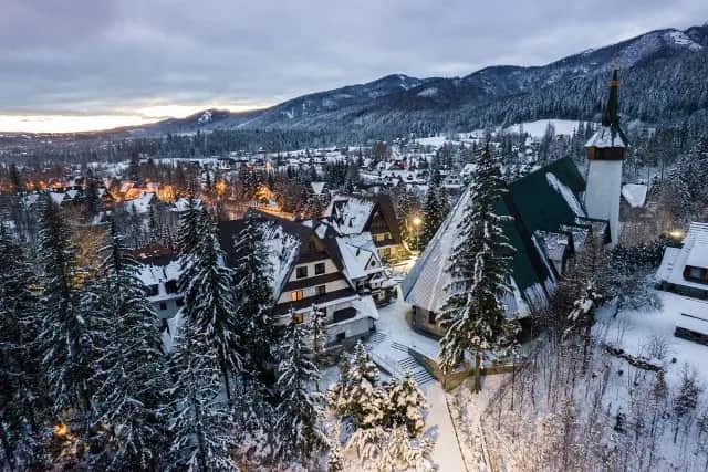 Ile kosztuje nocleg w Zakopanem w sylwestra? Ceny i porady dla podróżnych