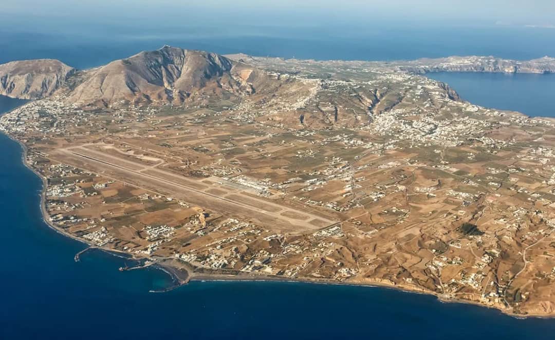 Lotnisko na Santorini - Wszystko co musisz wiedzieć o podróży na grecką wyspę