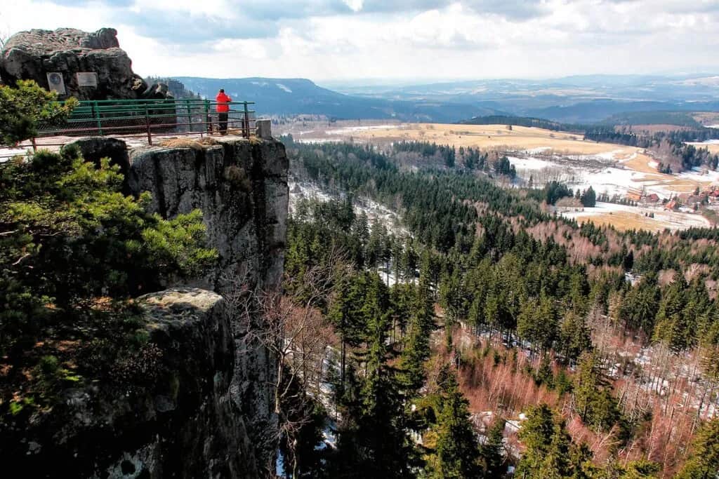 Gdzie nocleg w Kotlinie Kłodzkiej? Najlepsze opcje i atrakcje czekają!